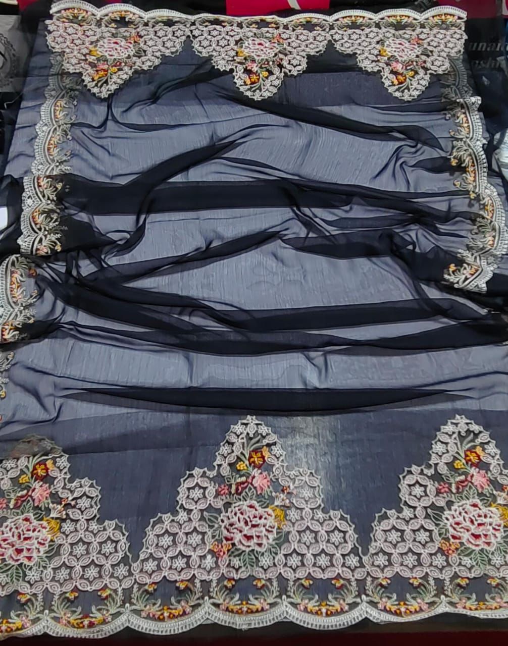 Brand Name QALAMKAR (LAWN) SHIRT: 80/80Lawn DUPATTA: Khadi Net TROUSER: 80/80Lawn